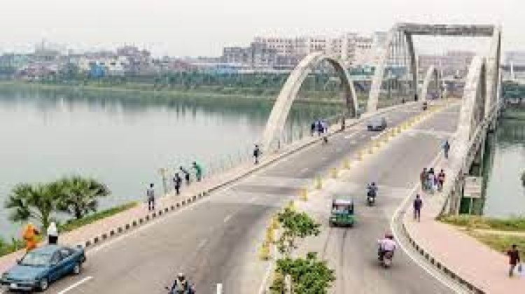 হাতিরঝিলে আত্মহত্যা করতে যাওয়া তরুণীকে বাঁচাল পুলিশ
