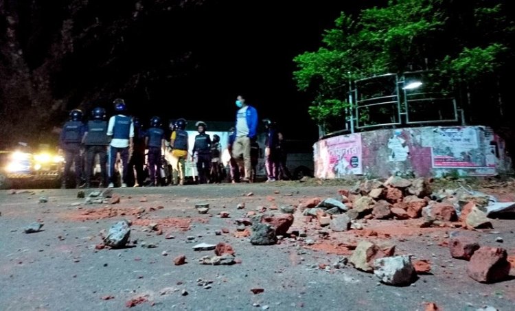চবিতে ফুল দেওয়া নিয়ে ছাত্রলীগের দুই গ্রুপের সংঘর্ষ, আহত ২২
