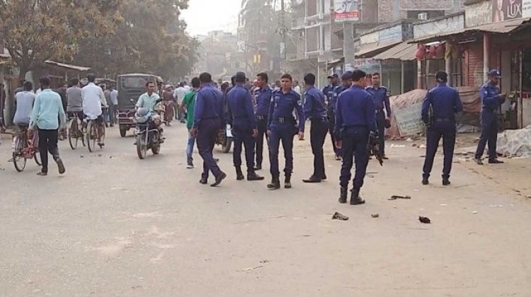 ফুল দেওয়া নিয়ে বিএনপি-ছাত্রলীগের সংঘর্ষ, আহত ৬