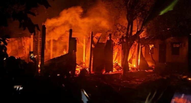 সোনারগাঁওয়ে ২ ভাইকে হত্যা : হত্যার সাথে জড়িতদের বাড়িতে আগুন