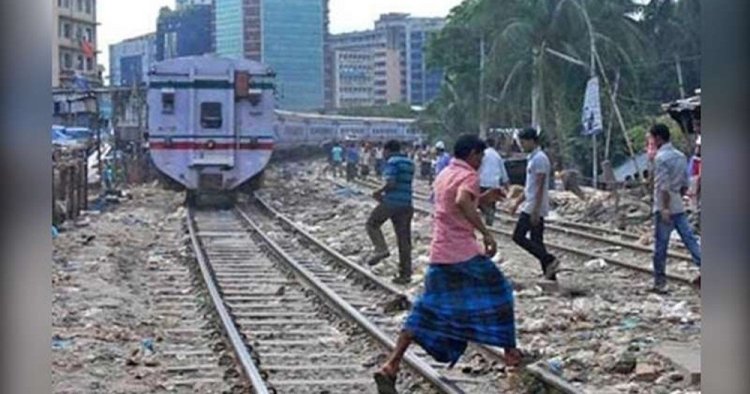 কাওরানবাজারে ট্রেনের ধাক্কায় যুবকের মৃত্যু