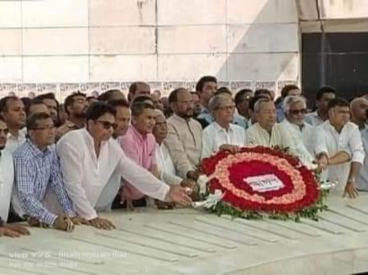শহীদ জিয়ার মাজারে যুবদলের শ্রদ্ধা নিবেদন