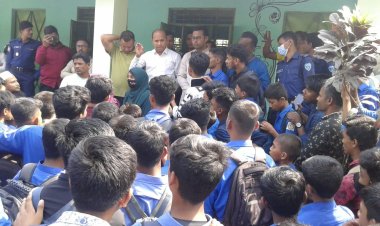 কোম্পানীগঞ্জে ক্লাস বর্জন করে শিক্ষার্থীদের আন্দোলন