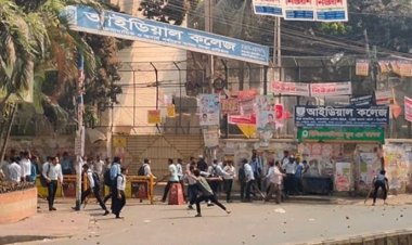 গ্রিন রোডে ঢাকা কলেজ-আইডিয়ালের শিক্ষার্থীদের মধ্যে ধাওয়া-পাল্টাধাওয়া