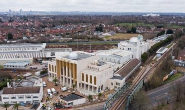 ৮ বছর পর খুলে দেওয়া হলো যুক্তরাজ্যের বড় মসজিদ বায়তুল ফুতুহ