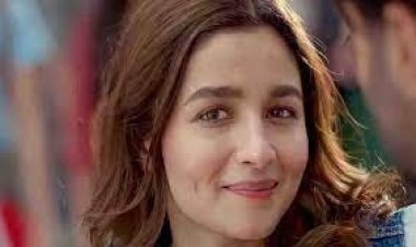 দীপিকা-প্রিয়াঙ্কাকে পেছনে ফেললেন আলিয়া ভাট