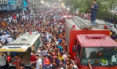 ‘আহত মানুষগুলো জবাই করা মুরগির মতো ছটফট করছিল’