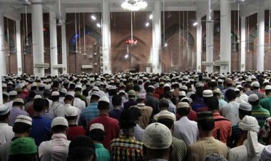 ইবাদত-বন্দেগিতে পালিত হয়েছে শবে বরাত