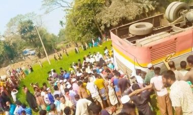 পিকনিকের বাস উল্টে প্রাণ গেল মাদরাসাছাত্রের, আহত অর্ধশতাধিক