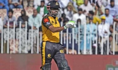 সেঞ্চুরি করেও সমালোচনার স্বীকার বাবর