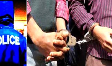 আড়াইহাজারে ছিনতাইয়ের চেষ্টাকালে অস্ত্র, হাতকড়াসহ পুলিশের এসআইসহ গ্রেপ্তার-৪