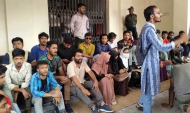 রাবির প্রশাসন ভবনে তালা, ক্যাম্পাসজুড়ে বিক্ষোভ মিছিল