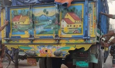 রেলের ব্যারিকেডে ট্রাকের ধাক্কা, হতাহত ৪