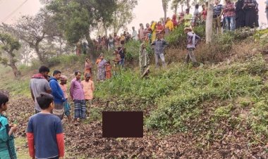 রাস্তার ধারে মিলল অটোচালকের হাত-পা বাঁধা লাশ