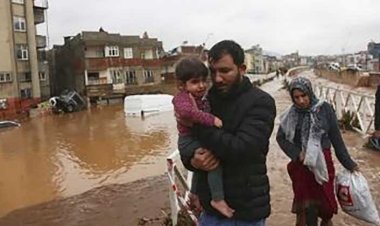 বিধ্বস্ত  তুরস্কে হঠাৎ বন্যায় নিহত ১৪