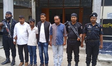 টাঙ্গাইলে ডিবি পুলিশের ভুয়া পরিচয়দানকারী ৪ ডাকাতকে গ্রেফতার করেছে র‌্যাব