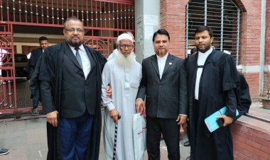 ছেলের বিরুদ্ধে আদালতে দাঁড়িয়ে বয়োবৃদ্ধ বাবার মামলা