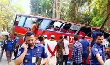 রাজাপুরে বাস নিয়ন্ত্রণ হারিয়ে সুপারভাইজার ও যাত্রী নিহত, আহত ২৫