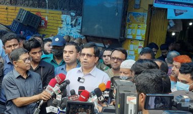 সতর্ক করে চোর ধরতে গেল ভোক্তার অভিযানিক দল