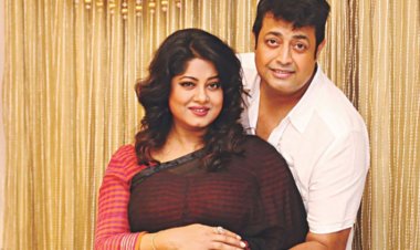 অভিনয় জীবনের ৩০ বছর মৌসুমীর, যা বললেন ওমর সানী