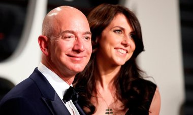 পাশে না থেকে ‘শেষ বয়সে’ অসুস্থ স্ত্রীকে ডিভোর্স বিশ্বের সেরা ধনীর