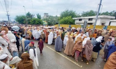 পাকিস্তানে আটা নিতে গিয়ে পদদলিত হয়ে নিহত ৪