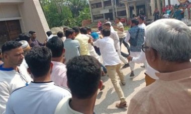 উজিরপুরে এমপি’র সামনে আ'লীগের দু’গ্রুপে মারামারি