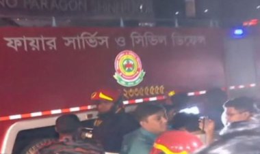 রাজধানীর এলিফ্যান্ট রোডের ভবনে আগুন, নিয়ন্ত্রণে ৯ ইউনিট