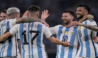 মেসির হ্যাটট্রিক ও ১০০তম গোলের ম্যাচে আর্জেন্টিনার বড় জয়