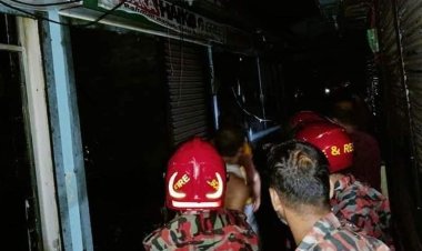 ভোলায় আগুনে ৩ দোকান পুড়ে ছাই