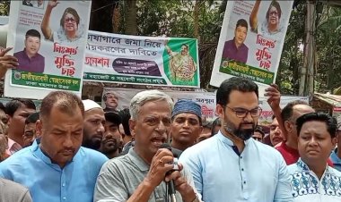 মিডিয়াকে ধ্বংস করার প্রক্রিয়া শুরু করেছে সরকার: ফারুক 