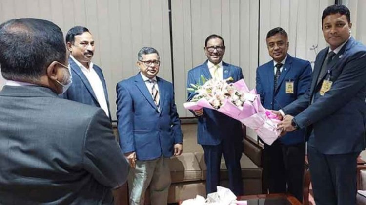 স্বাস্থ্য পরীক্ষার জন্য সিঙ্গাপুরের পথে ওবায়দুল কাদের