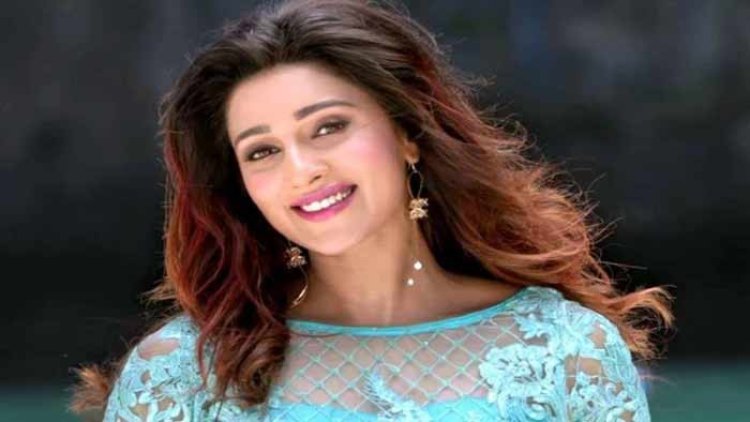 একের পর এক অশালীন মন্তব্য, যা বললেন সায়ন্তিকা