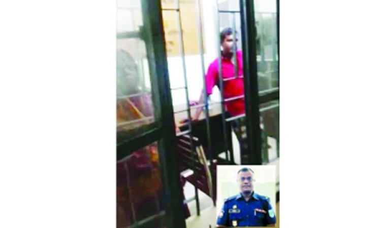 নিকলী থানার সার্ভিস ডেস্কে নারীর সঙ্গে পুরুষদের আটকে রাখার ঘটনায় তোলপাড়