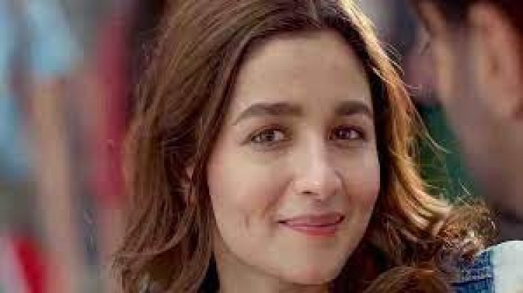 দীপিকা-প্রিয়াঙ্কাকে পেছনে ফেললেন আলিয়া ভাট