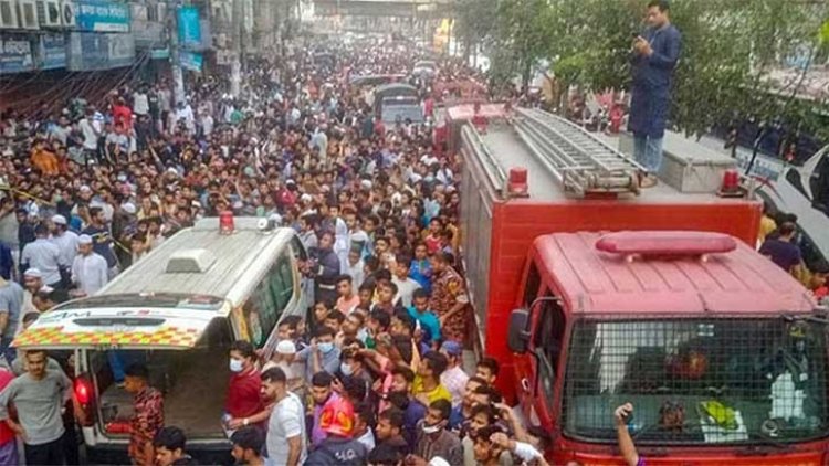‘আহত মানুষগুলো জবাই করা মুরগির মতো ছটফট করছিল’