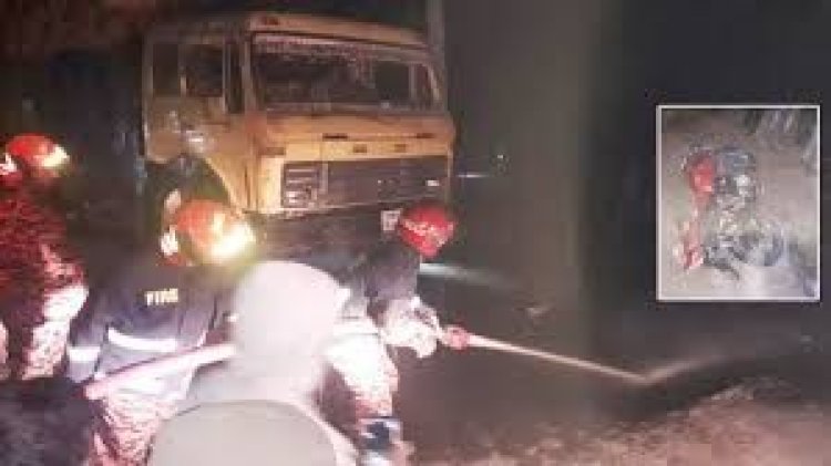 ট্রাকচাপায় প্রাণ গেল কলেজছাত্রীর