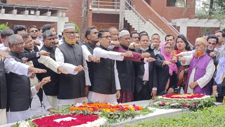 টুঙ্গিপাড়ায় আওয়ামী লীগ নেতাদের শপথ পড়ালেন পলক