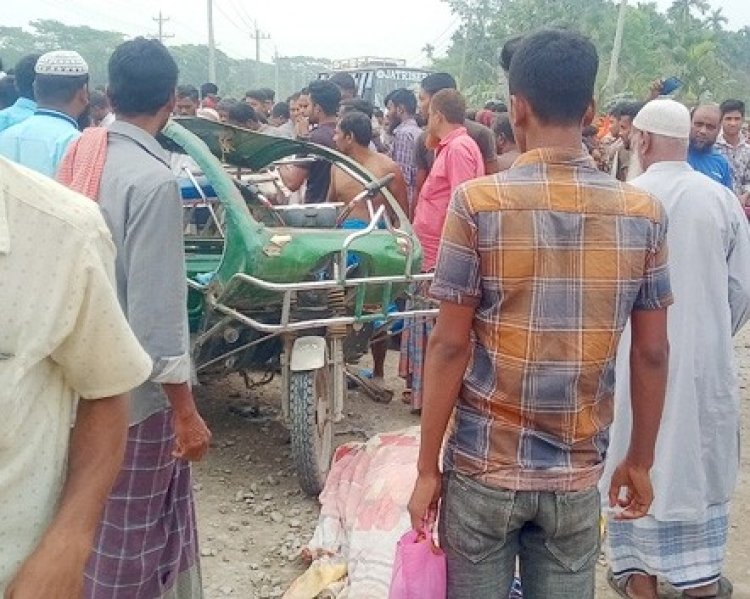 ভোলায় বাস চাপায় দুই কলেজছাত্রীসহ ৩জন নিহত
