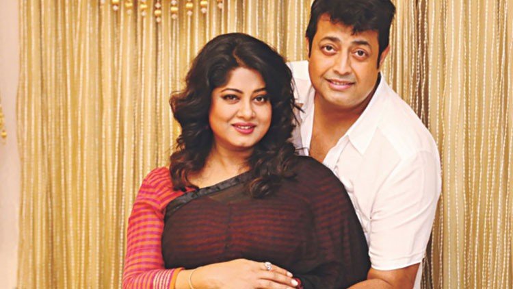 অভিনয় জীবনের ৩০ বছর মৌসুমীর, যা বললেন ওমর সানী