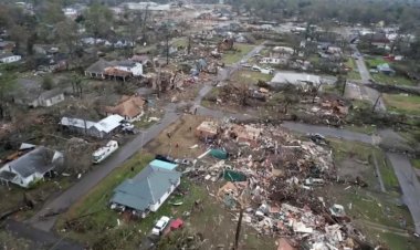যুক্তরাষ্ট্রে অর্ধশতাধিক টর্নেডোর আঘাত, নিহত ৯
