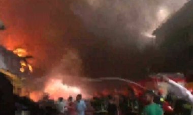 বঙ্গবাজার অগ্নিকাণ্ডে ক্ষয়ক্ষতি ২ হাজার কোটি টাকা ছাড়াতে পারে