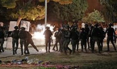 আল আকসা মসজিদে ইসরায়েলের হামলা, ৪০০ ফিলিস্তিনি গ্রেফতার