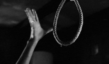 গলায় ফাঁস নেওয়া চবি’র  সেই ছাত্রী মারা গেছেন