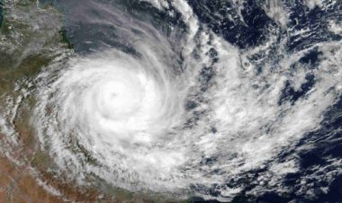 অস্ট্রেলিয়ায় ধেয়ে আসছে মহাশক্তিশালী সাইক্লোন