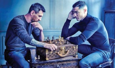 মেসি নয়, রোনালদোর সঙ্গে দাবা খেলছেন অন্য কেউ!