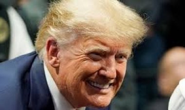 ম্যাক্রোঁ চীনে শি জিনপিংয়ের সঙ্গে বৈঠক করেছেন এবং তার পাছায় চুমু খেয়েছেন- ডোনাল্ড ট্রাম্প