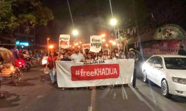 জবি শিক্ষার্থী খাদিজার মুক্তির দাবিতে ঢাবিতে মশাল মিছিল