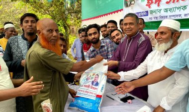 গাজীপুরে বিএনপির কেন্দ্রীয় নেতা ডাঃ রফিকুল ইসলাম বাচ্চুর ঈদ সামগ্রী বিতরণ