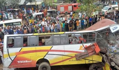 এক্সপ্রেসওয়েতে বাস দুর্ঘটনায় নিহত বেড়ে ৮
